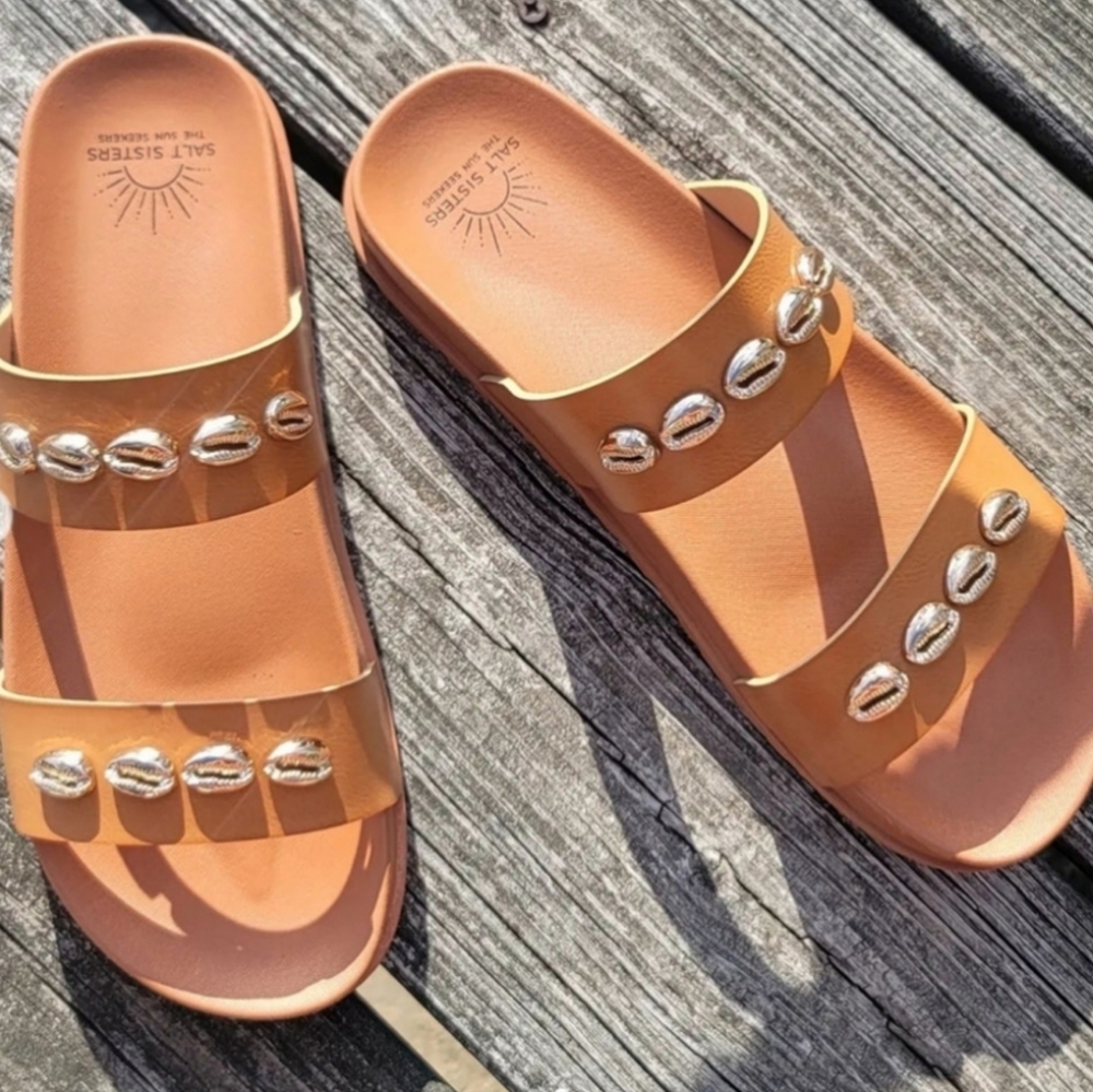 NWT SALT SISTERS Oceanside Golden Cowrie Shell Seashells Slide Sandals 9 / 10